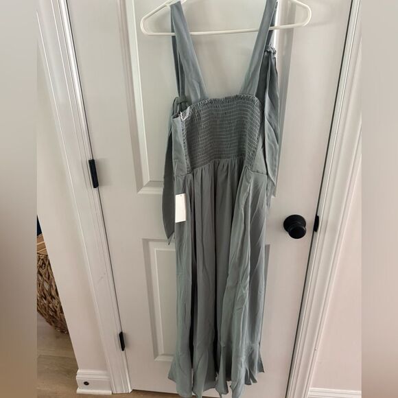 Show me your mumu claire midi dress in silver sage crisp NWT - Picture 2 of 3